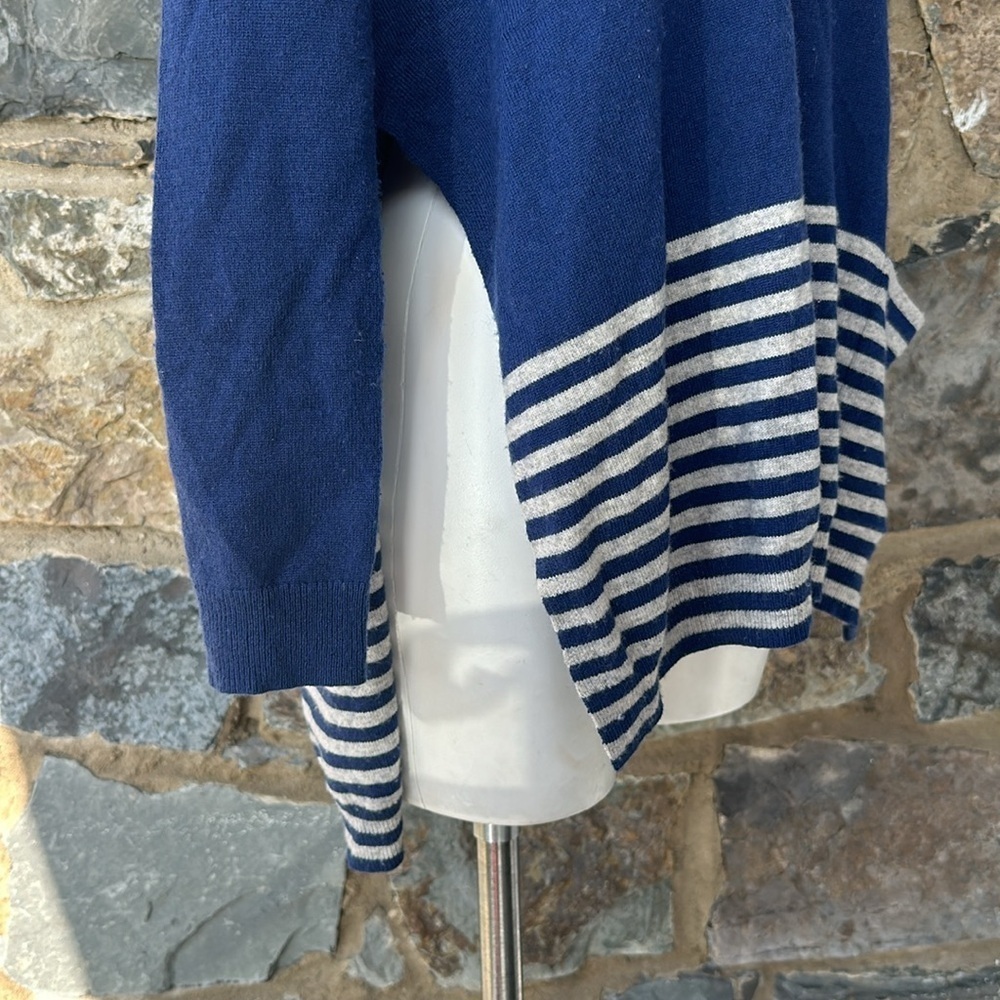 Vineyard Vines Oversized Striped V-Neck Poncho Sweater in Navy & Gray Size XS - Picture 9 of 12